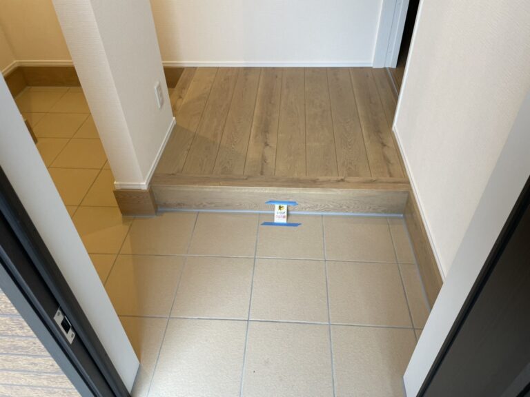 玄関框下シーリング工事