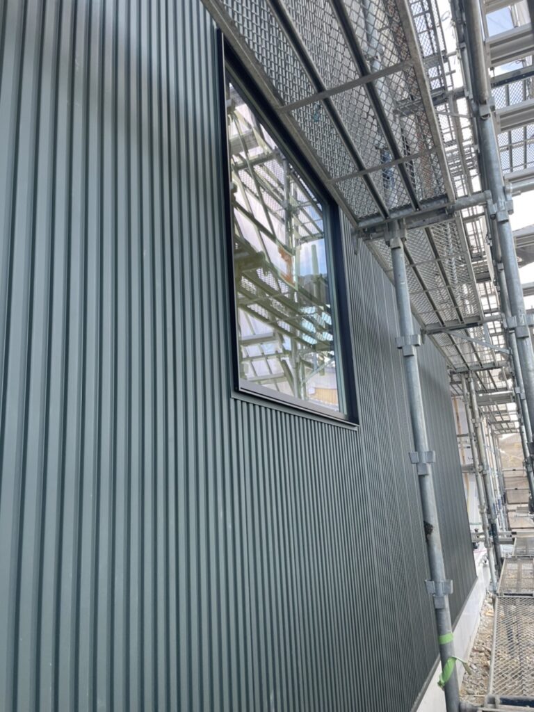 新築板金角波八山